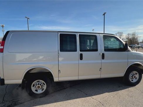 New 2025 GMC Savana 2500 image 38
