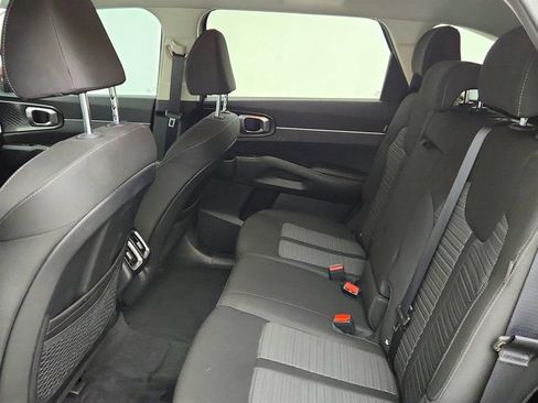 Used 2025 Kia Sorento LX FWD image 17