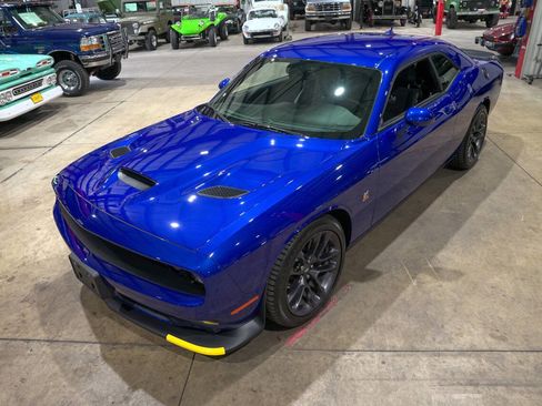 Used 2020 Dodge Challenger R/T Scat Pack w/ Plus Package RWD image 15