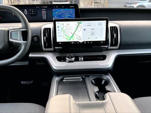 Used 2025 Ford Expedition Max Active image 7