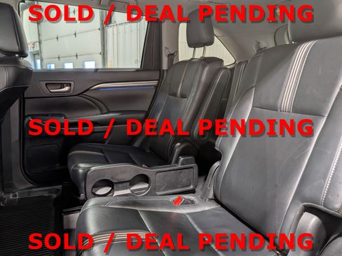 Used 2018 Toyota Highlander SE image 15