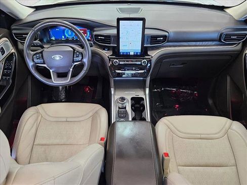 Used 2024 Ford Explorer Platinum w/ Technology Package AWD/4WD image 19