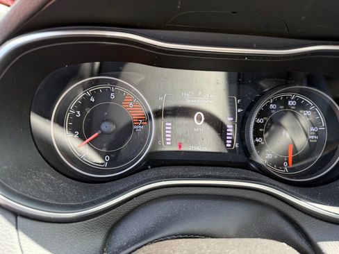 Used 2019 Jeep Cherokee Latitude Plus w/ Comfort/Convenience Group AWD/4WD image 5