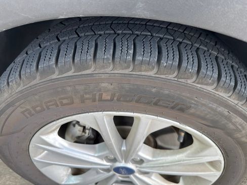 Used 2018 Ford Escape SE FWD image 3