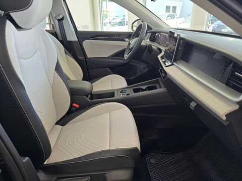 New 2026 Volkswagen Tiguan SE AWD/4WD image 42