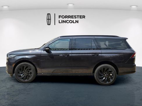New 2025 Lincoln Navigator Reserve w/ Jet Appearance Package image 6