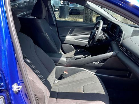 Used 2025 Hyundai Elantra Sport FWD image 11