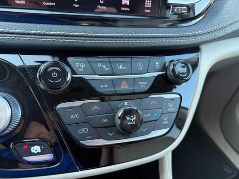 Used 2021 Chrysler Pacifica Limited w/ Premium & Safety Sphere Group AWD/4WD image 39