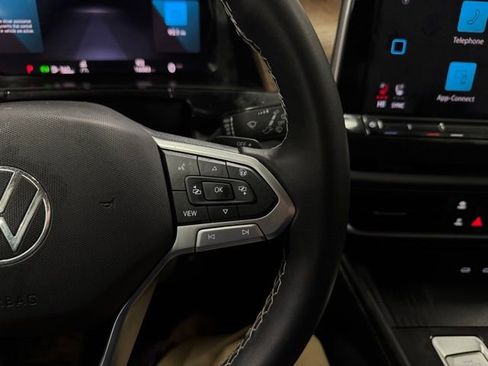 Used 2025 Volkswagen Atlas SE image 26