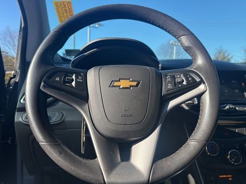 Used 2020 Chevrolet Trax LT w/ LT Convenience Package image 7