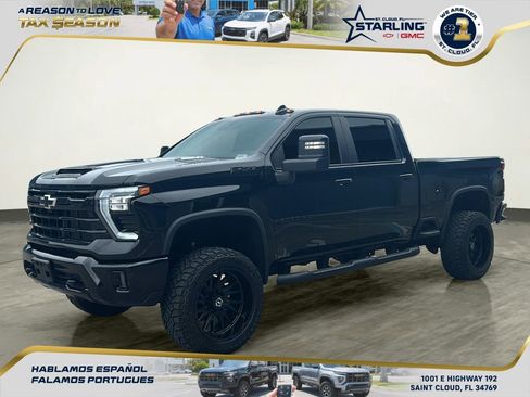 Used 2024 Chevrolet Silverado 2500 LT w/ Midnight Edition image 2