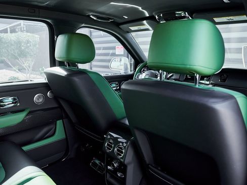 Used 2023 Rolls-Royce Cullinan Black Badge w/ Driver's Package image 45