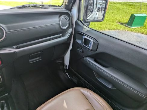 Used 2021 Jeep Wrangler Unlimited Sahara AWD/4WD image 21