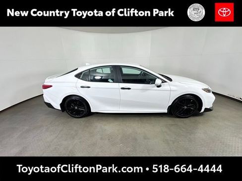 Used 2025 Toyota Camry SE image 2