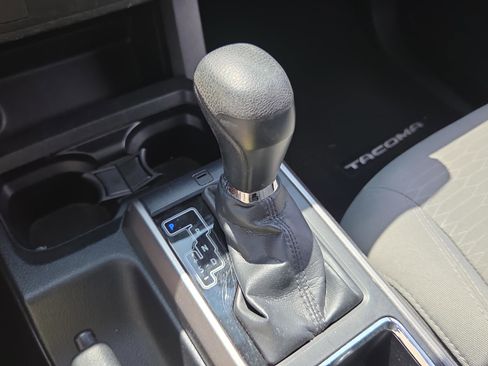 Used 2017 Toyota Tacoma SR5 w/ Tow Package RWD image 19