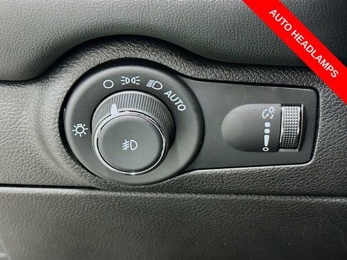 Used 2021 Dodge Durango SXT w/ 3rd Row Seating Group AWD/4WD image 11