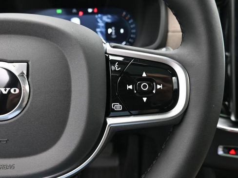 New 2026 Volvo XC90 B6 Plus w/ Protection Package Premier image 14