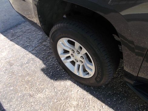 Used 2018 Chevrolet Suburban LT image 10