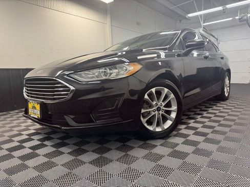Used 2020 Ford Fusion SE image 3