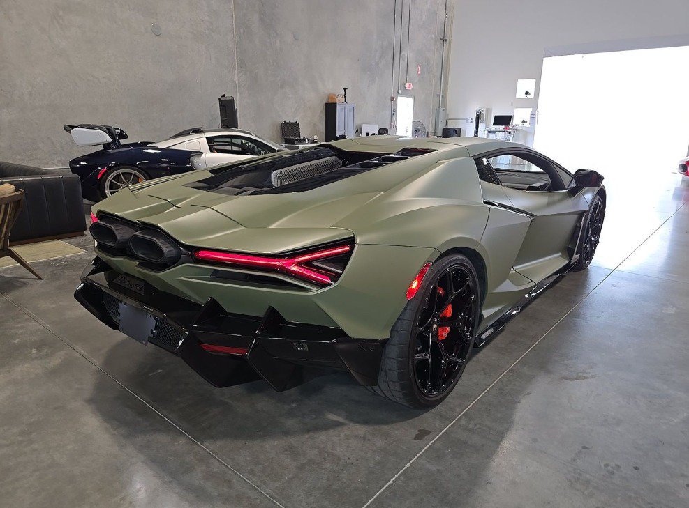 Used 2024 Lamborghini Revuelto AWD/4WD image 2