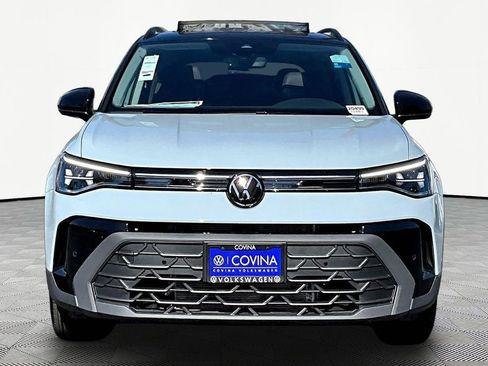 New 2026 Volkswagen Taos SE image 2