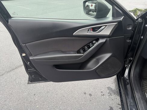 Used 2018 MAZDA MAZDA3 Sport w/ Preferred Equipment Package FWD image 12
