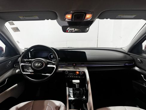 Used 2025 Hyundai Elantra Limited FWD image 3