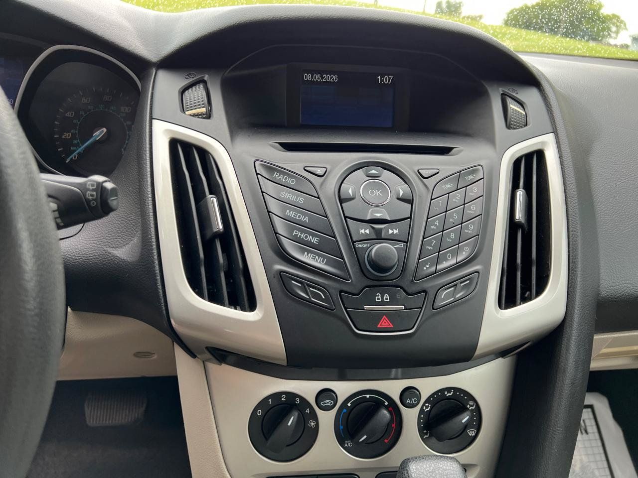 Used 2014 Ford Focus SE FWD image 24