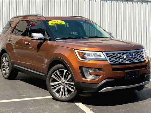 Used 2017 Ford Explorer Platinum AWD/4WD image 2