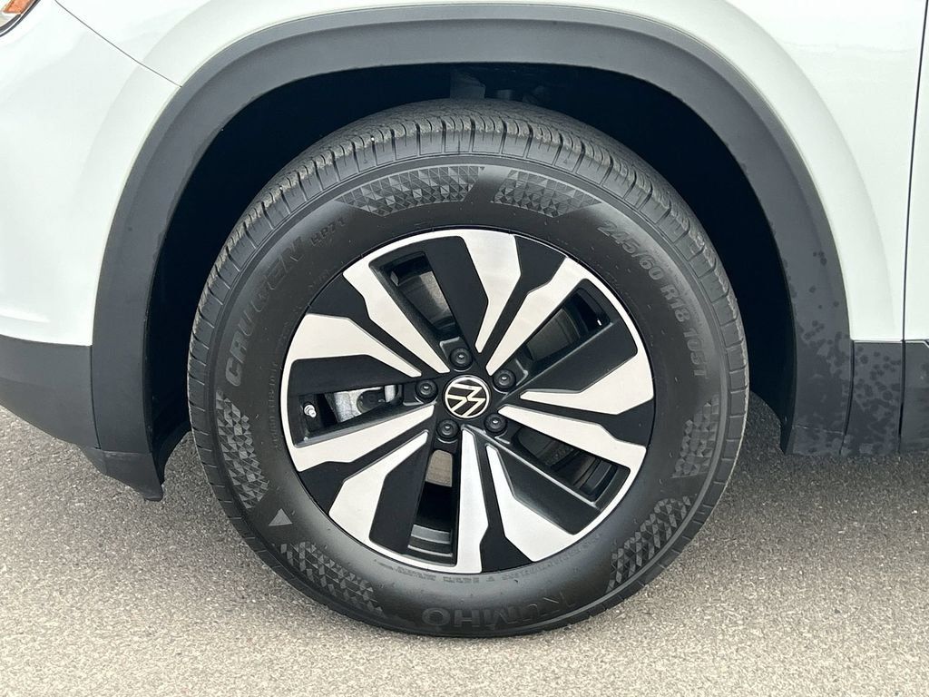 Used 2024 Volkswagen Atlas Cross Sport SE FWD image 33
