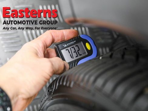 Used 2024 Nissan Kicks SR image 25