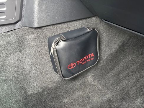 Used 2024 Toyota Tacoma TRD Sport AWD/4WD image 31