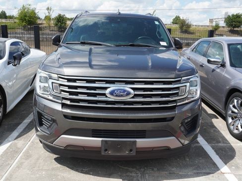 Used 2019 Ford Expedition XLT w/ Equipment Group 202A RWD image 2
