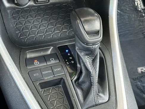 Certified 2022 Toyota RAV4 XLE w/ Convenience Package FWD image 23