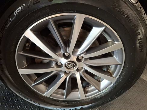 Used 2018 Toyota Highlander AWD V6 image 4