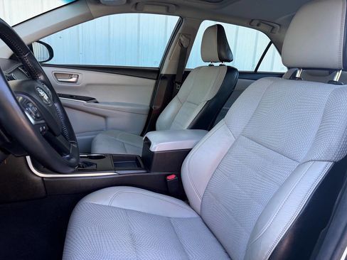 Used 2016 Toyota Camry SE w/ Moonroof Package FWD image 12