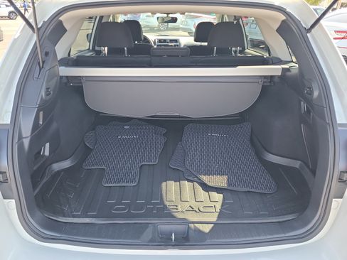 Used 2018 Subaru Outback 2.5i Premium image 12