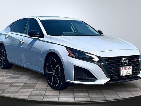 Used 2023 Nissan Altima 2.5 SR AWD/4WD image 3