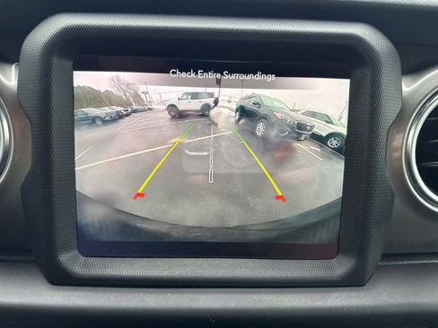 Used 2020 Jeep Wrangler Unlimited Sahara image 23