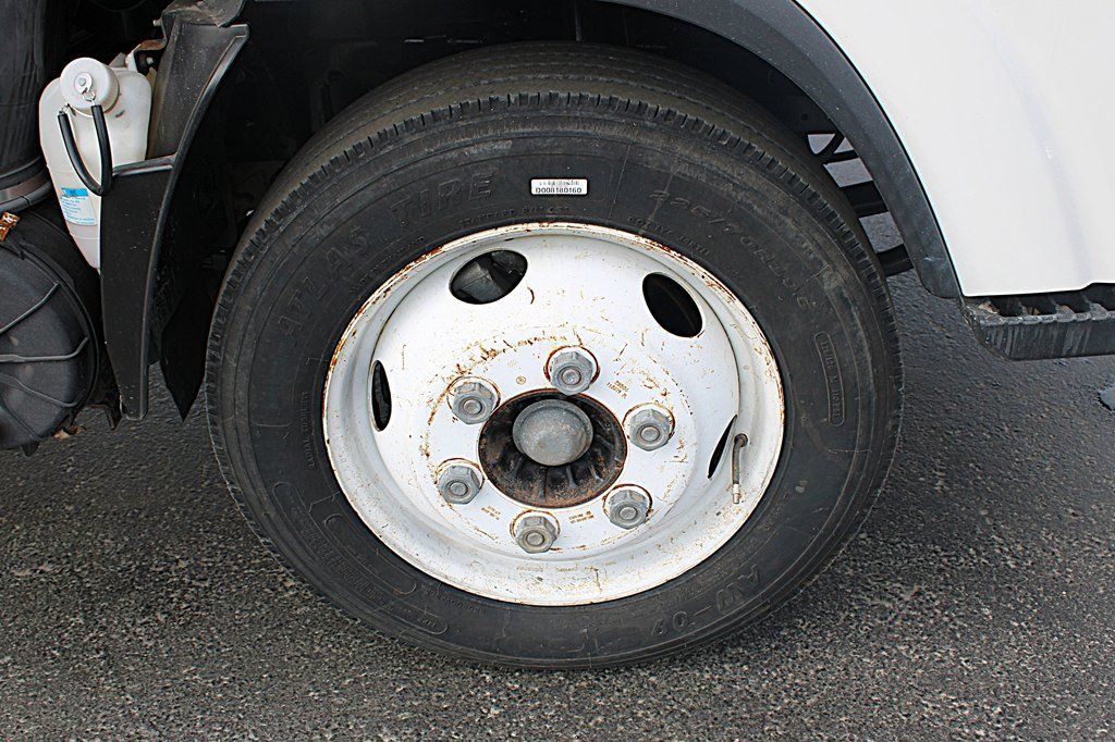 Used 2019 Isuzu NPR RWD image 25