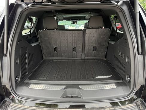 New 2026 Chevrolet Suburban RST w/ RST Capability Package AWD/4WD image 27