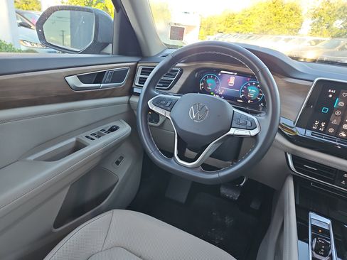 Certified 2025 Volkswagen Atlas SE image 11