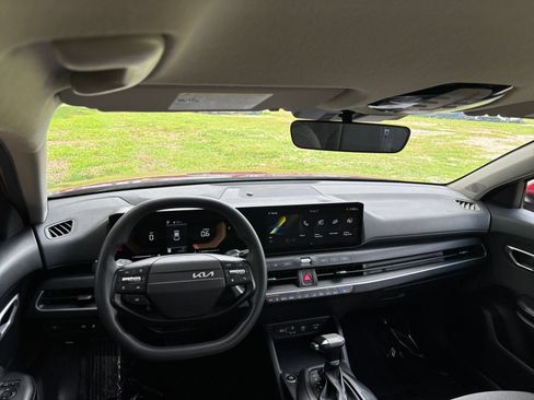 Used 2025 Kia K4 FWD image 28