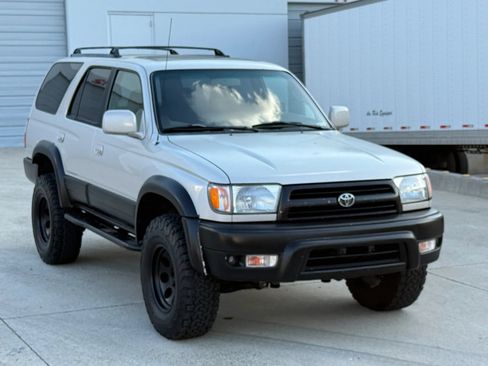 Used 1999 Toyota 4Runner Limited AWD/4WD image 2