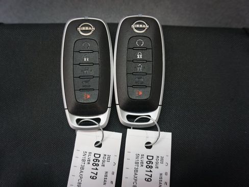 Used 2023 Nissan Rogue SV w/ SV Premium B Package FWD image 17