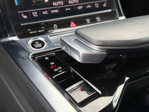 Used 2021 Audi e-tron Premium Plus w/ Premium Plus Package image 19