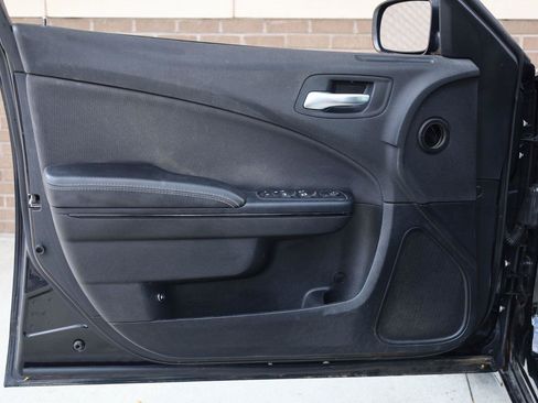 Used 2017 Dodge Charger SE w/ Power Sunroof Group RWD image 12