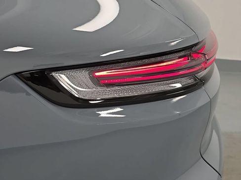 Certified 2024 Porsche Cayenne AWD/4WD image 29