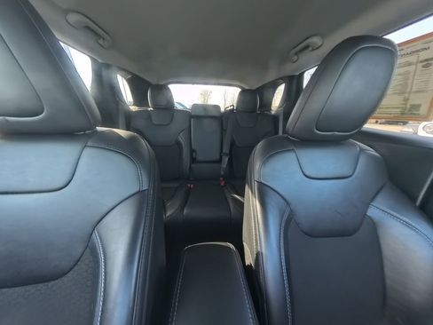 Used 2021 Jeep Cherokee Latitude Plus image 25