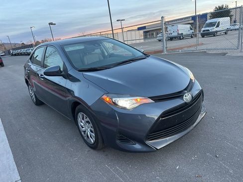 Used 2019 Toyota Corolla LE image 3